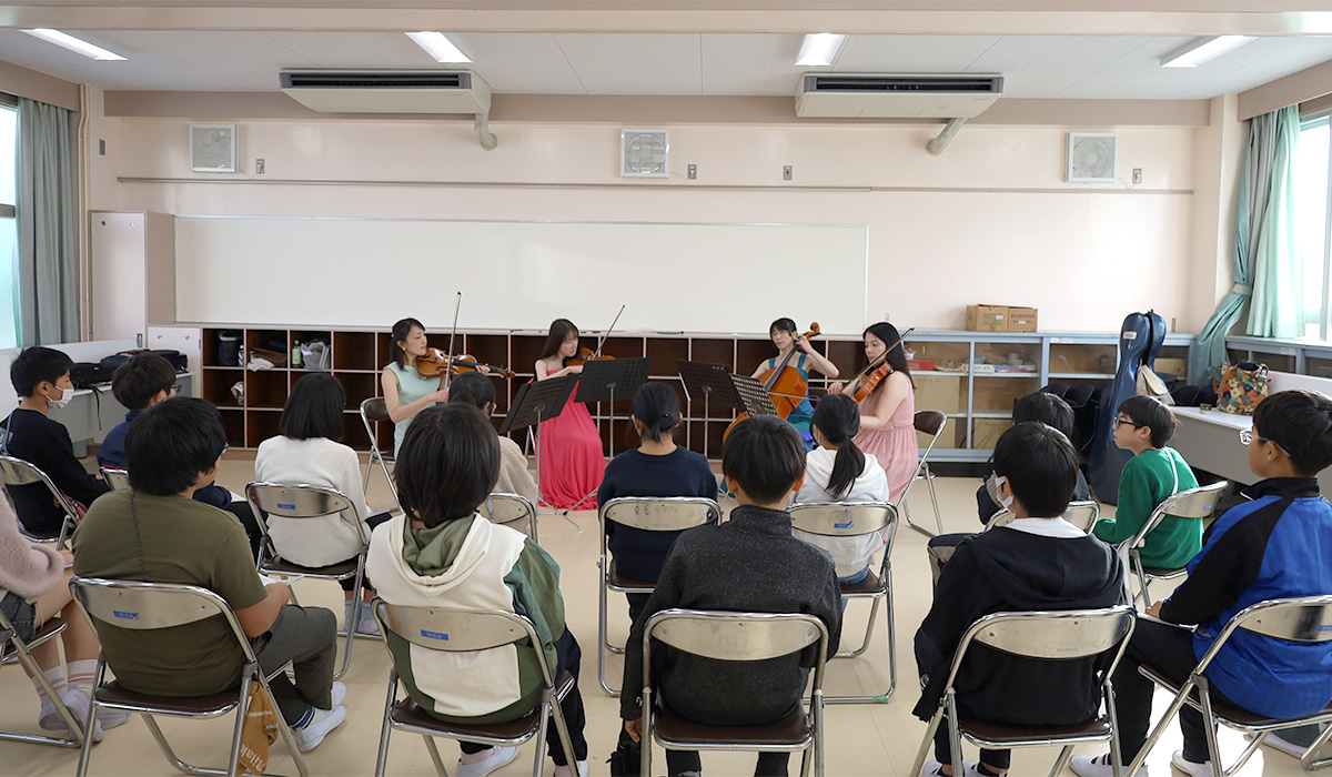 名古屋市立児玉小学校で開催された「トドケオンガク！(西文化小劇場)」の様子